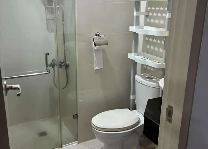 Cozy Haven Across Terminal 3 Apartamento *